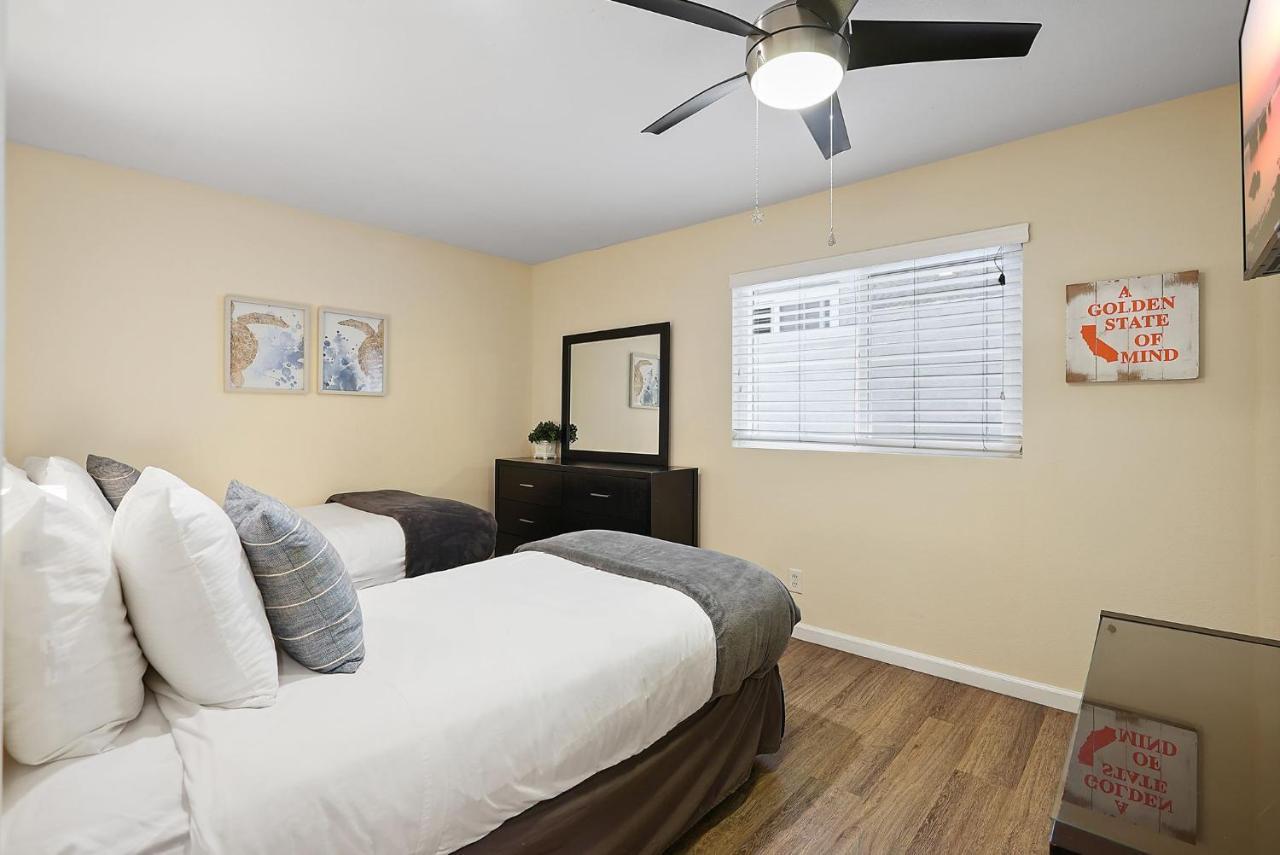 Casa de férias Stunning Delight With Hot Tub, Fire Pit, Parking & Walk To Beach! San Diego