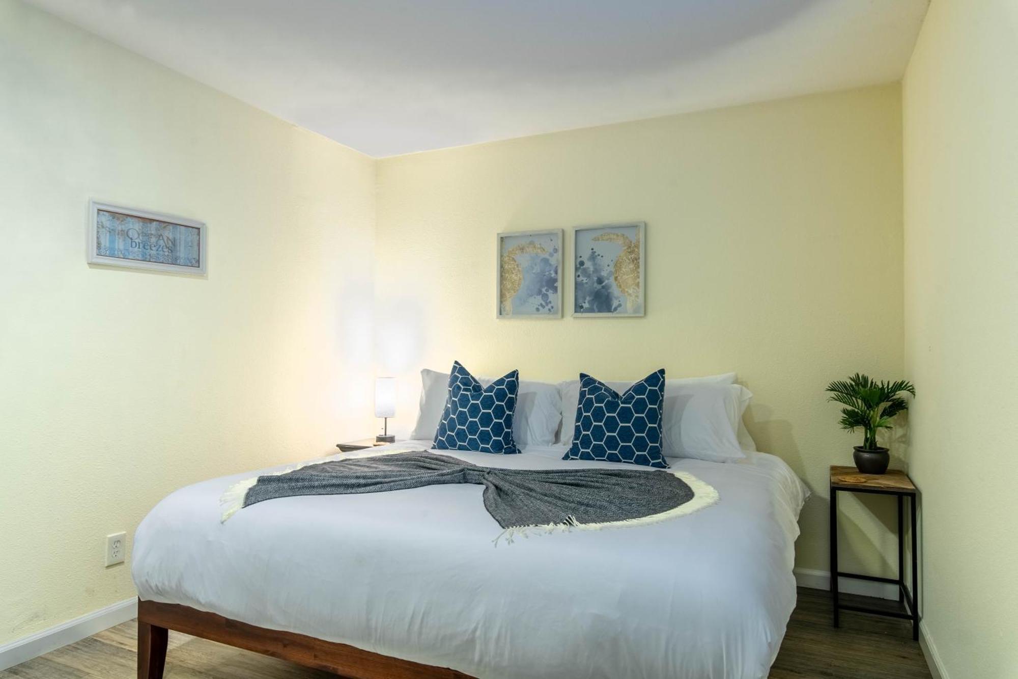 Casa de férias Stunning Delight With Hot Tub, Fire Pit, Parking & Walk To Beach! San Diego