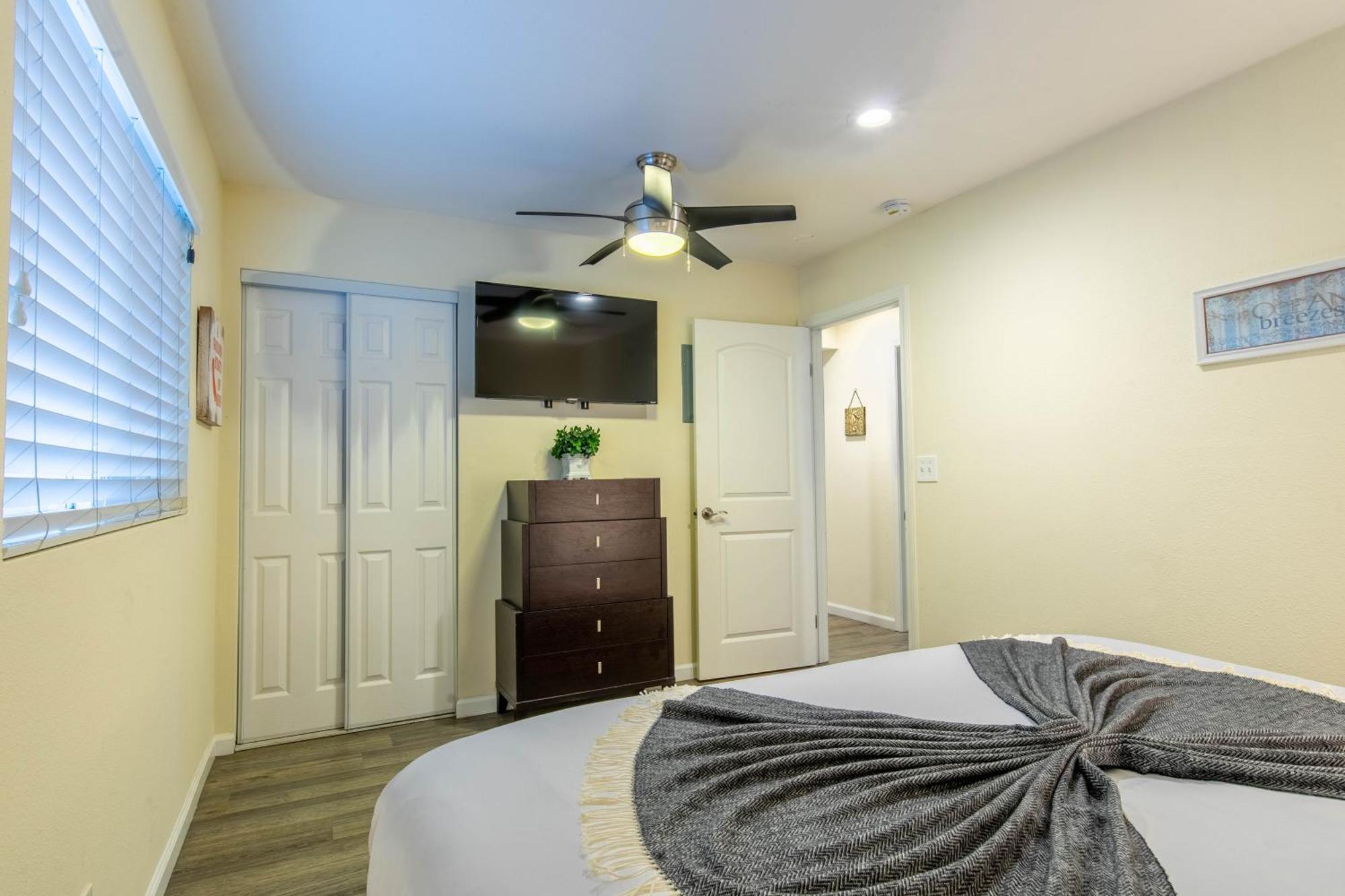 Casa de férias Stunning Delight With Hot Tub, Fire Pit, Parking & Walk To Beach! San Diego